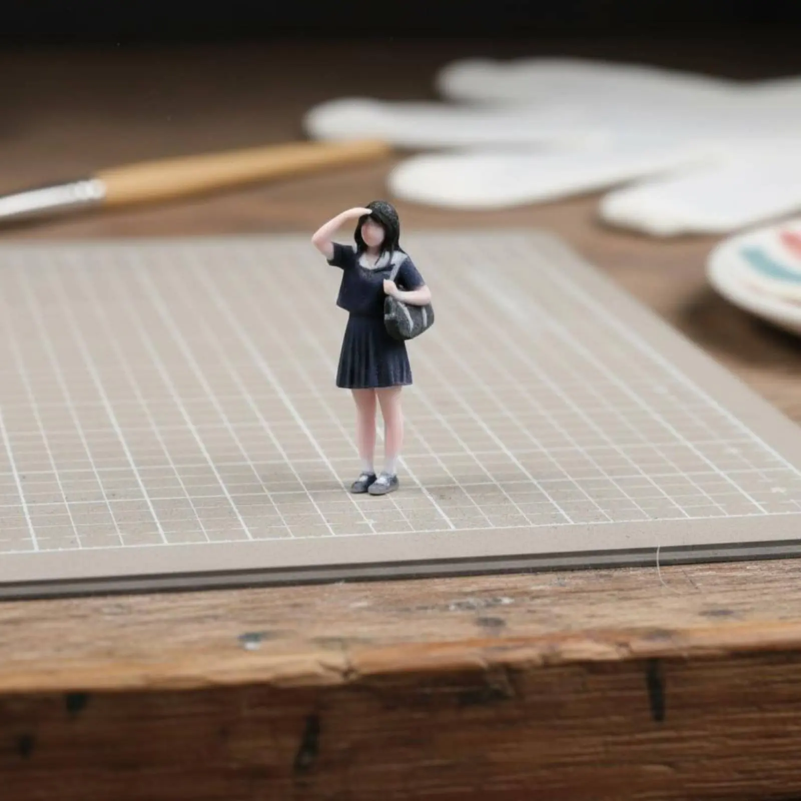 

Girl with Backpack Figurine Highly Detailed Black Haired Girl Figurine 1:64 Scale Figure Set Realistic Model Accessory