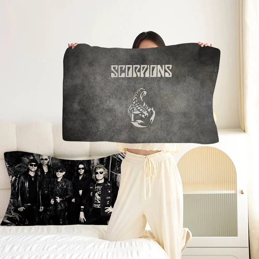Band S-Scorpion Quick-Dry Polyester Pillowcase for Adult Women, Anti-Oil, Non-Slip, Sweat-Absorbent, Home Use