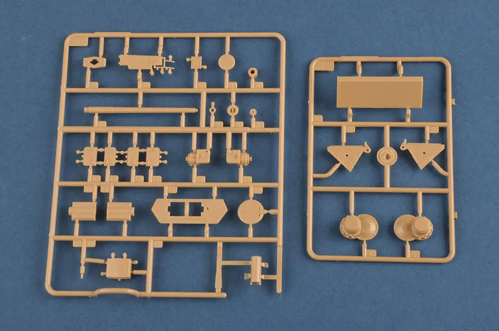 Hobbyboss 80151 1/35 Pz. Tedesco. III/IV su telaio singolo (torretta piccola)