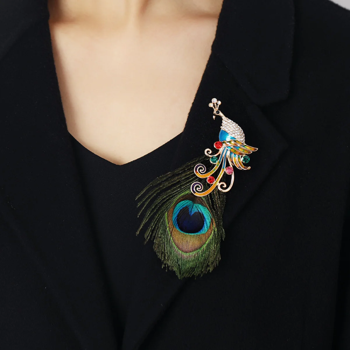 

Peacock Feather Brooch Temperament New Rhindiamonds Pin Corsage Coat Shawl Buckle Suit Accessories 1$Low Price Wholesale Jewelry