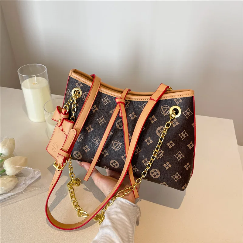 

Unique Solid Color Crossbody Handbag For Women With Vintage Leather Design And Fashionable Minimalist