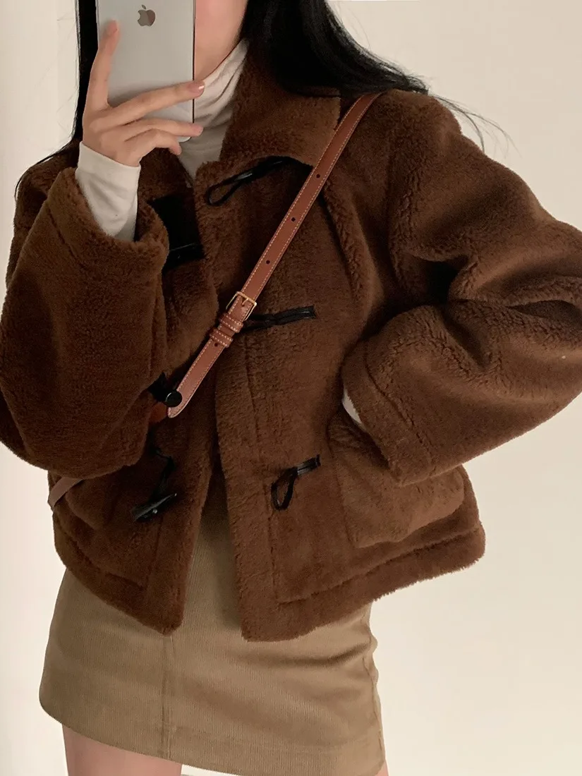 เสื้อโค้ทผู้หญิงขนแกะกำมะหยี่หนังแท้บุผ้าฝ้ายอุ่นสบายทรงหลวมทันสมัยสำหรับฤดูใบไม้ผลิ ฤดูใบไม้ร่วง และฤดูหนาว