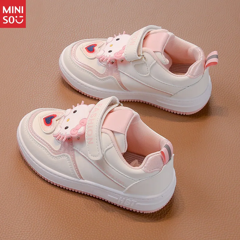 Miniso 2025 أحذية Hello Kitty القماشية ذات الرقبة المنخفضة للفتيات، أحذية رياضية كاجوال مضادة للانزلاق على الموضة المدرسية