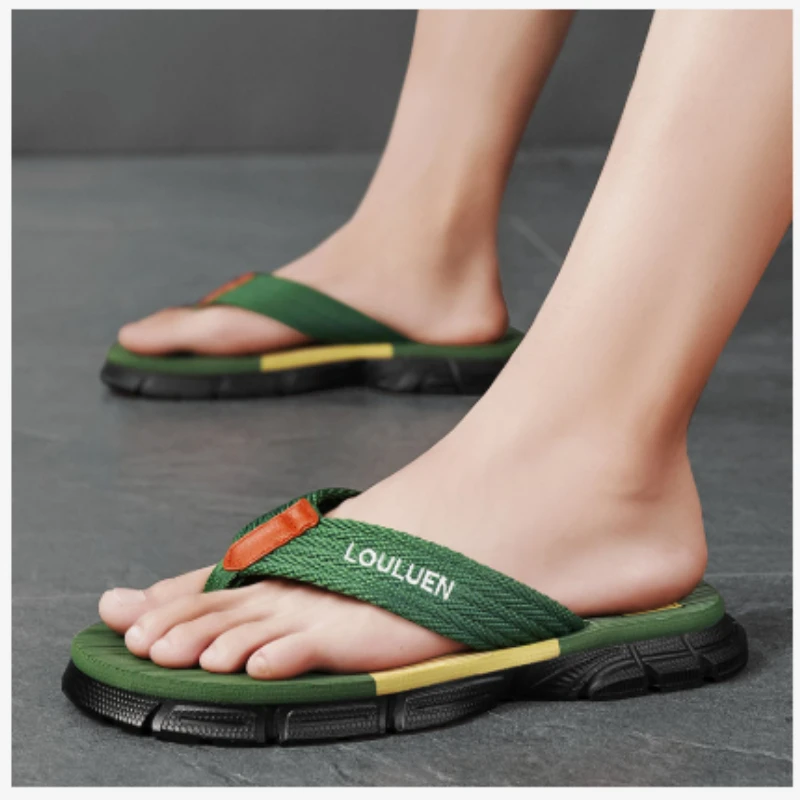 

New flat bottomed flip flops, fashionable men's shoes, comfortable beach shoes