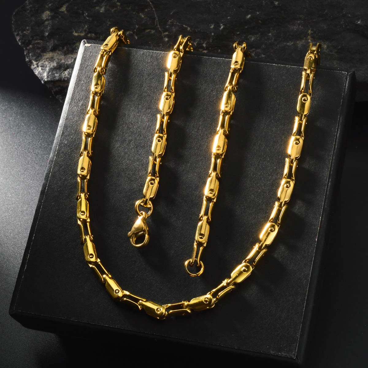 Luxury Fishbone Arrow Chain Necklace Men Women Neutral 18K Gold Plated Stainless Steel Non-Fading Simple Daily Wear Jewelry