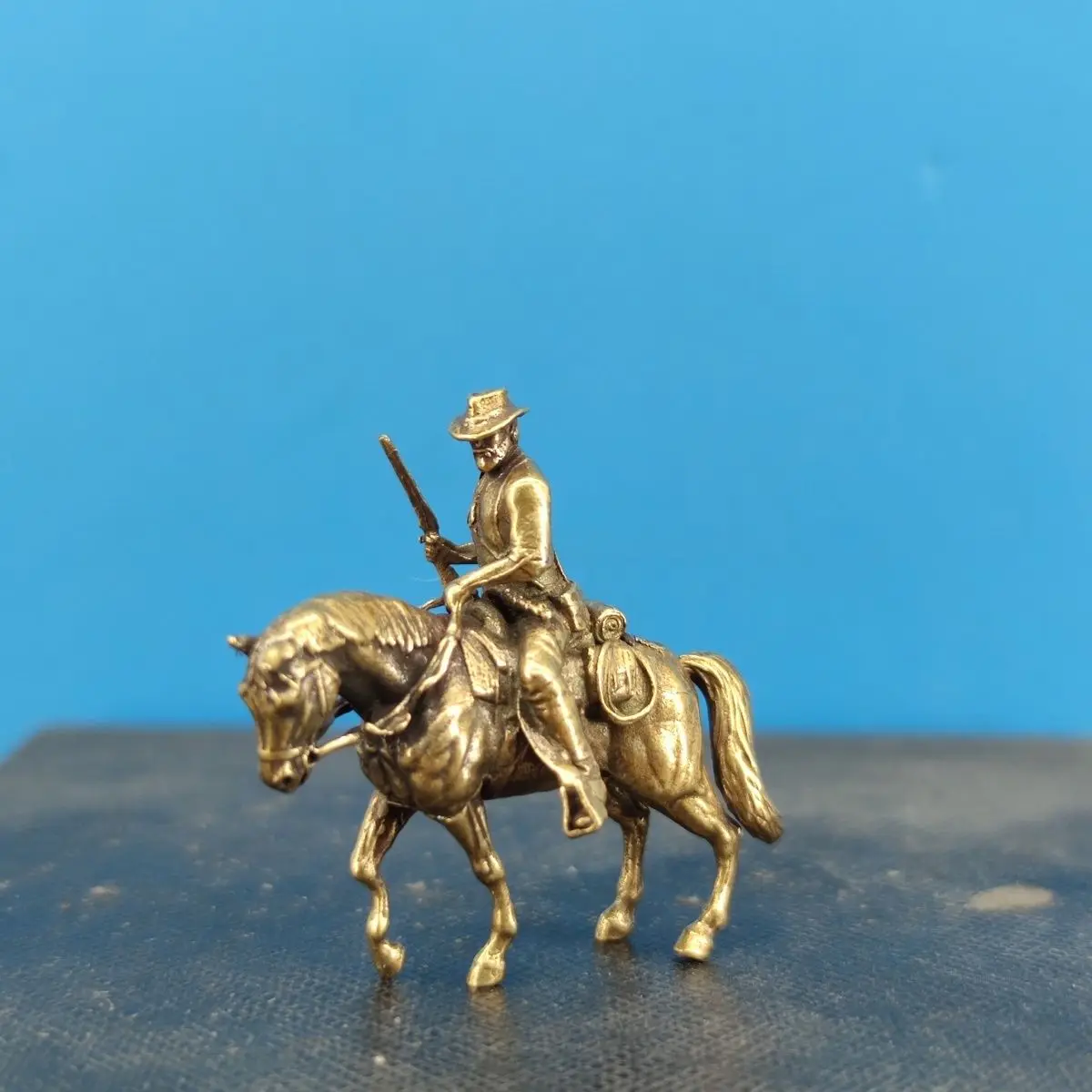 Brass ornaments Western riding cowboy 1/64 miniature fish tank ornaments miniature ornaments