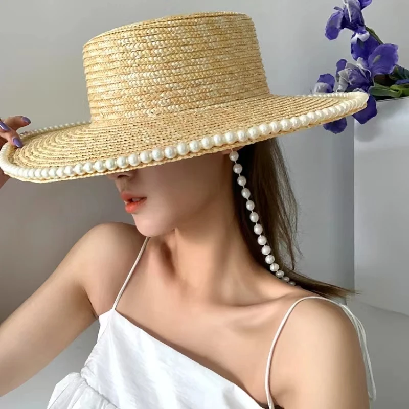 Sombreros de paja de trigo clásicos para mujer, sombrero de ala ancha superior plana, Boater, cadena de perlas, viaje de verano, sombreros de sol