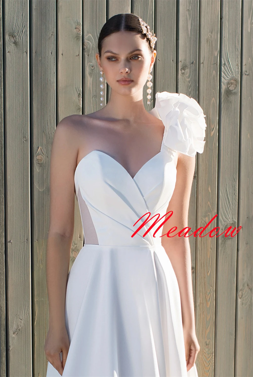 

Customized Exquisite White Organza Wedding Dress High Quality Strapless Off the Shoulder Short Sleeves Chapel Train Bridal Gowns