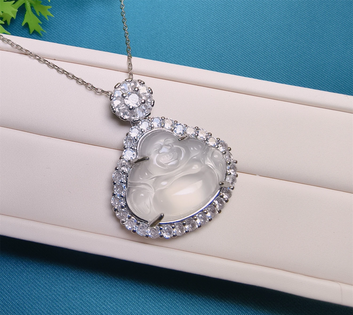 

High ice silver plated inlaid jadeite green chalcedony pendant Buddha Gong Maitreya Buddha Laughing Buddha green agate jade pend