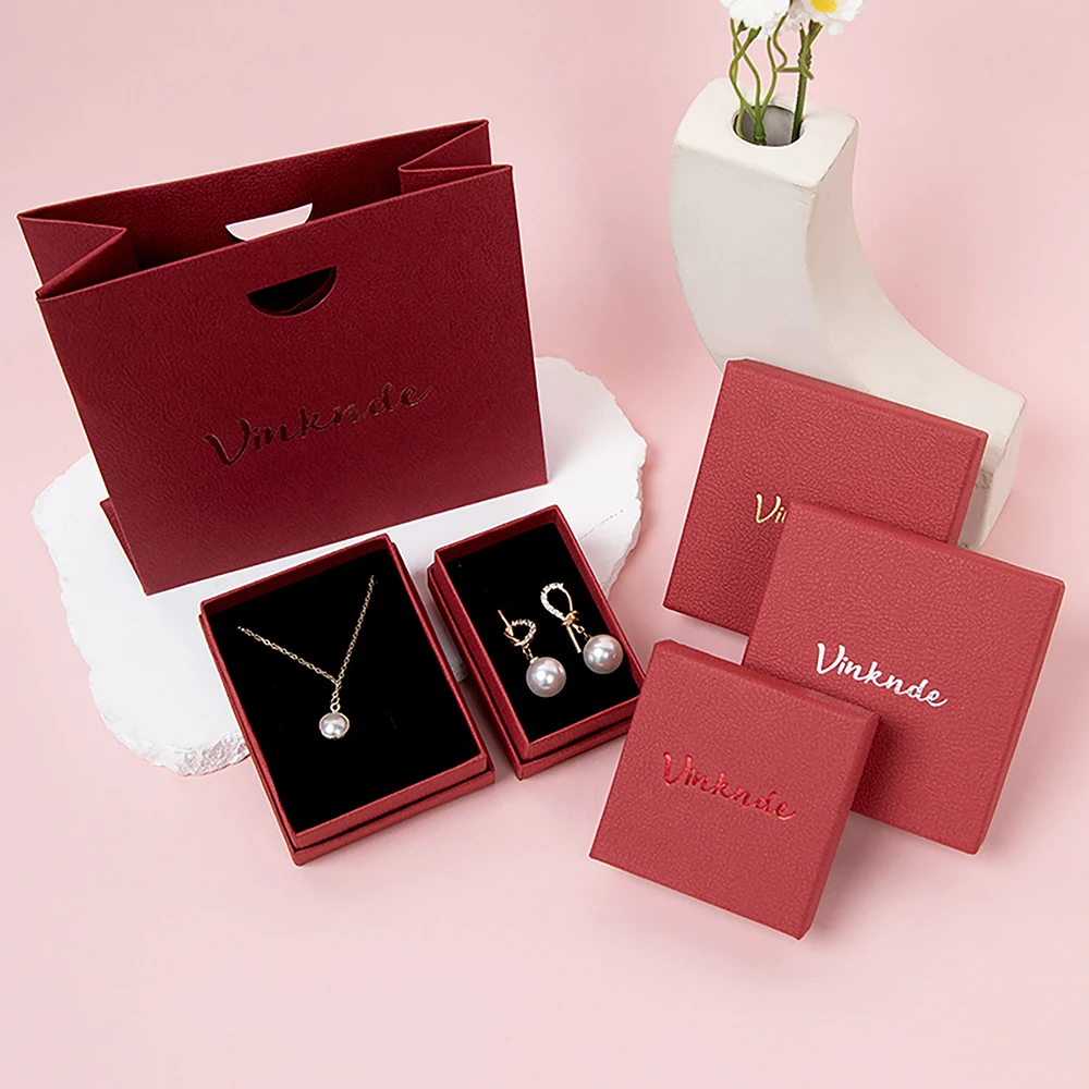 

Red High Grade Textured Exquisite Jewelry Box Custom Logo Earrings Rings Packaging Cardboard Jewellery Lid Boxes Wedding Gift