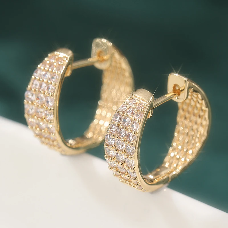 Klassische goldfarbene, mit Zirkonia eingelegte Creolen für Damen – elegante, zarte Ohrringe für Bankette und Partys, Modeschmuck