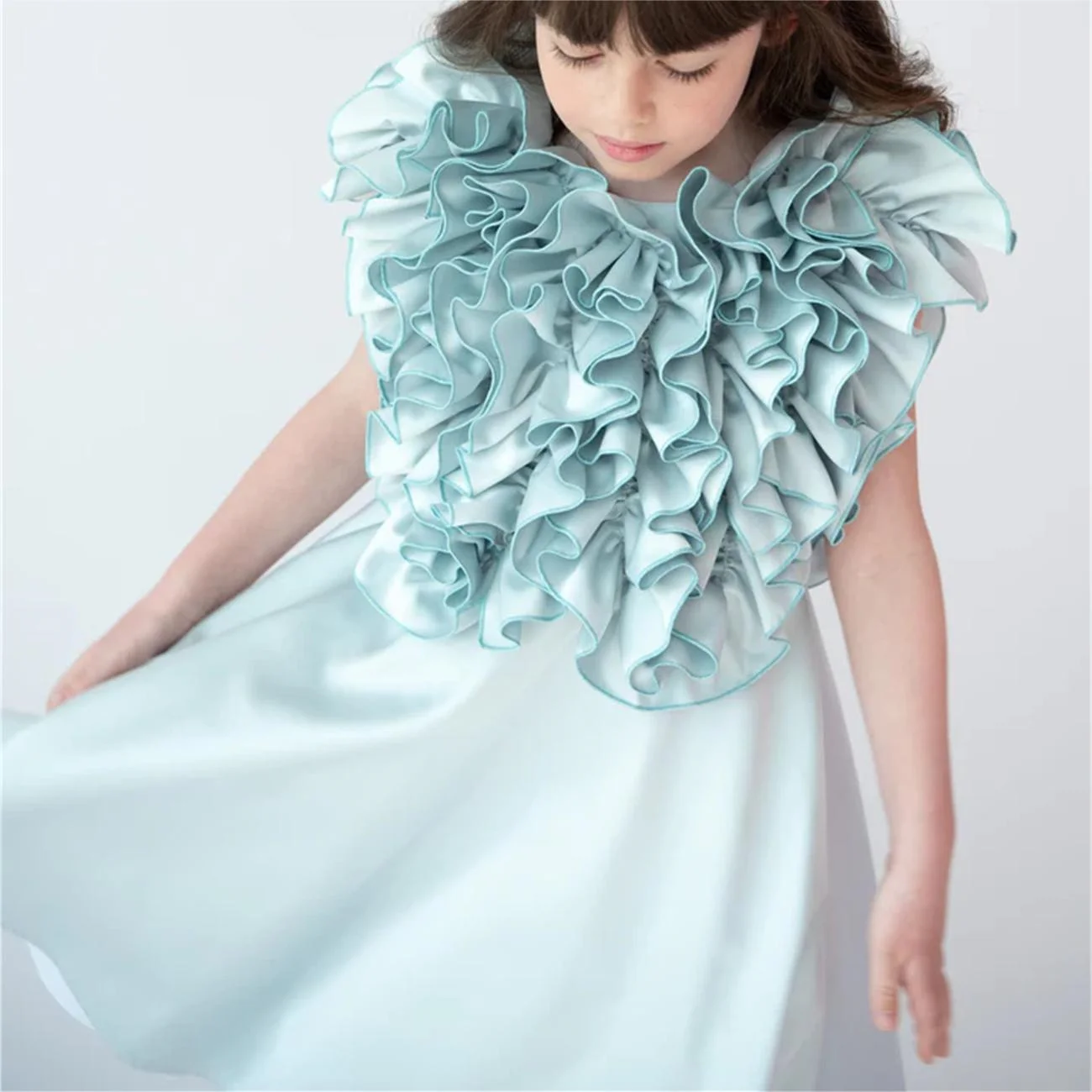 Ivory/Blue Cute Wedding Flower Girl Dress High Neck Sleeveless Layered Pleated Design Sense Contrast Satin Elegant Wedding Girl