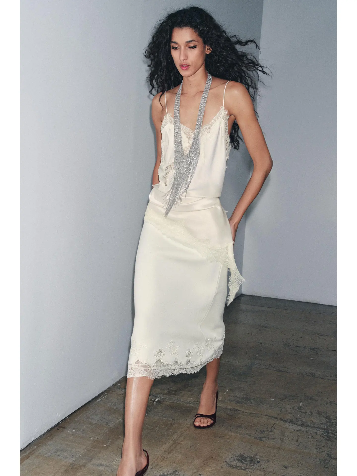 Unique Beautiful Beaded Lace Knitted Midi Skirt Spring 2026 Half-length A-line Standard Fit Ladies Fashion Mid-waist Other Ma...