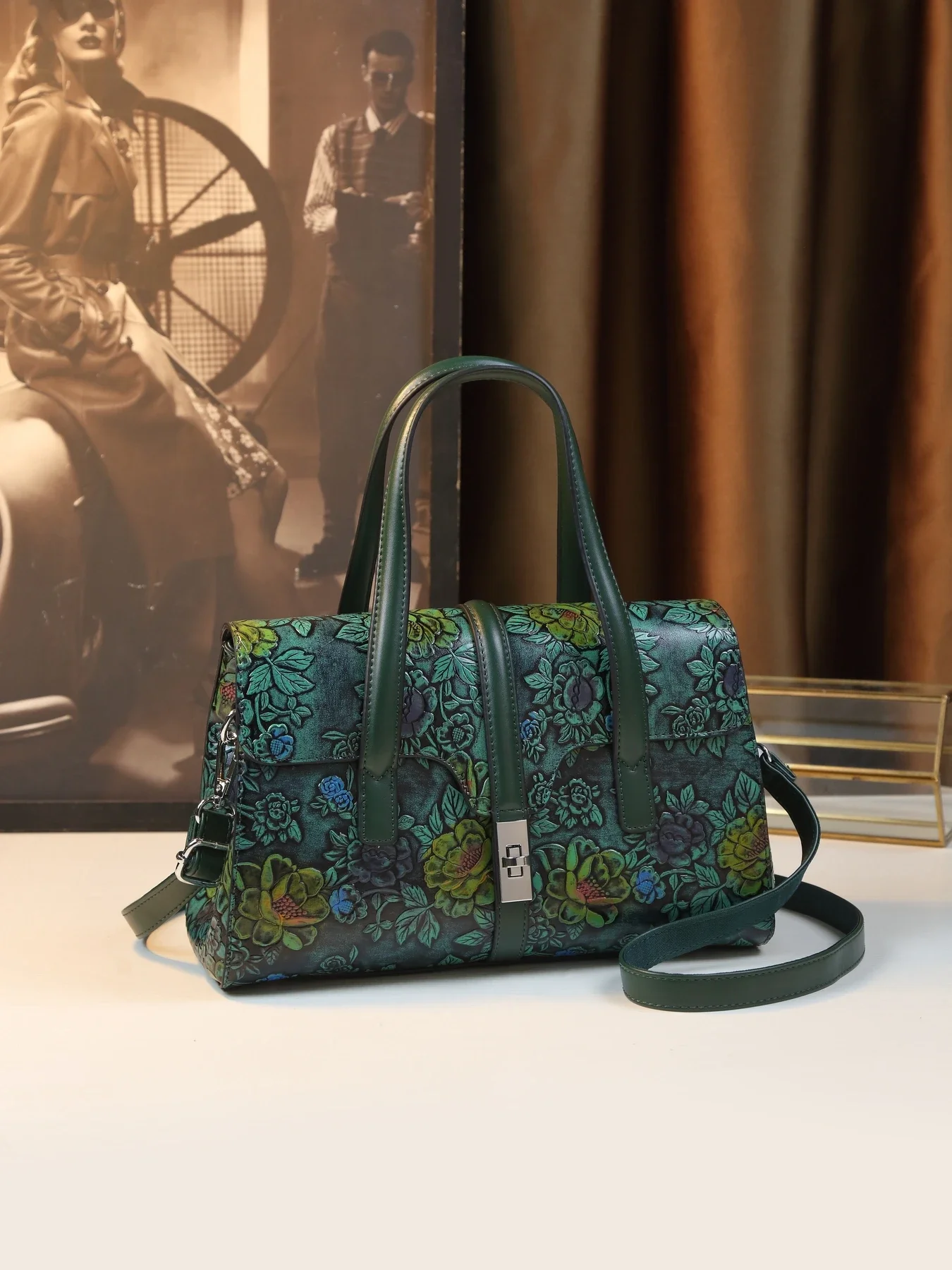 European and American retro embossed middle-aged women's large-capacity portable Boston bag hand-painted engraved women's bag