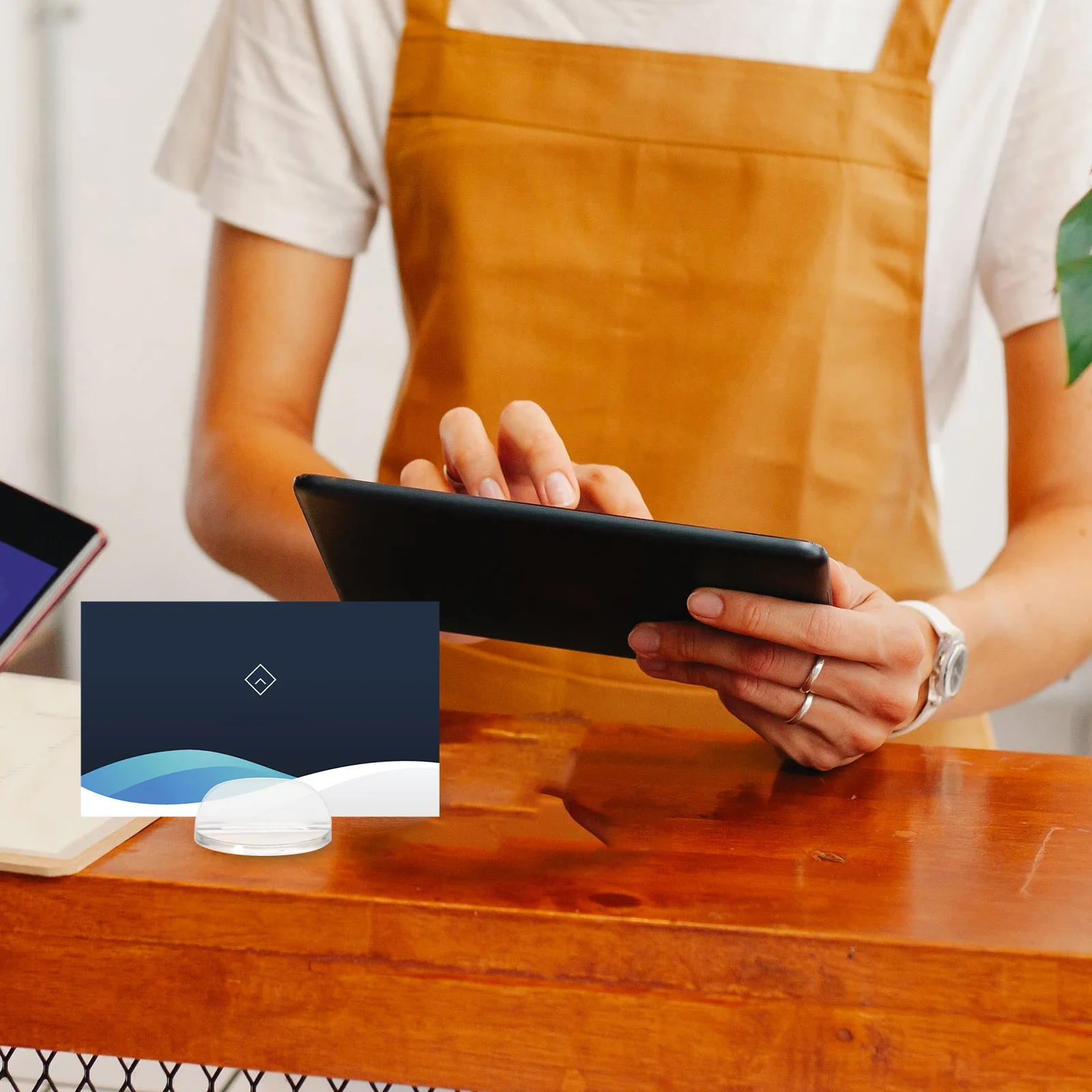 

50pcs Table Game Card Stand Clear Plastic Place Card Holders For Wedding Banquet Restaurant Table Number Holders Desktop Memo