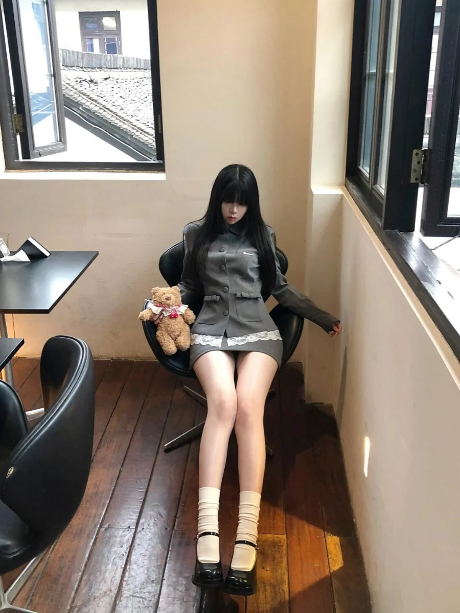 طقم بدلة على الطراز الكوري للفتيات الثريات في الكلية، بلوزة رمادية من الدانتيل مع تنورة ضيقة عالية الخصر، طقم نسائي عصري من ق... #1