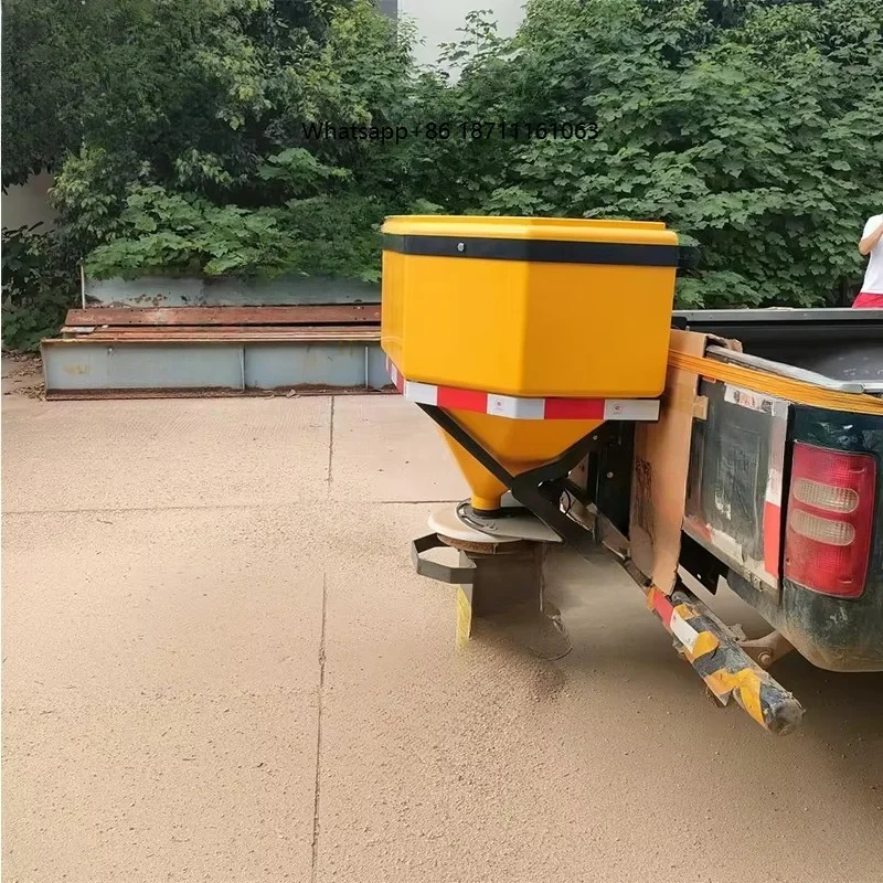 Road Snow Equipment 0.3 Cubic Meters Vehicle-mounted Snow-melting Spreader Machine Salt Spreader Snow Melting Machine
