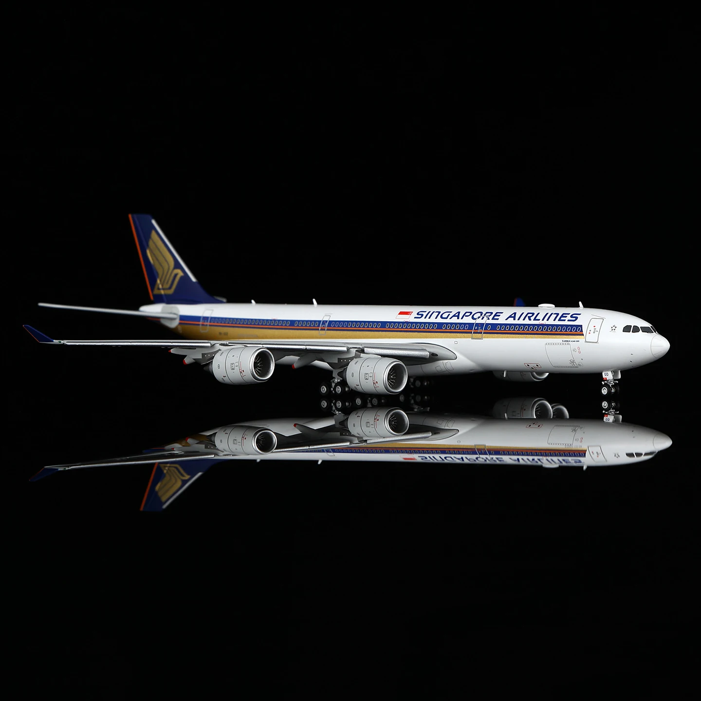 

A530104F Alloy Collectible Plane HX Models 1:400 Singapore Airlines Airbus A340-500 Diecast Aircraft Jet Model 9V-SGDFlaps Down