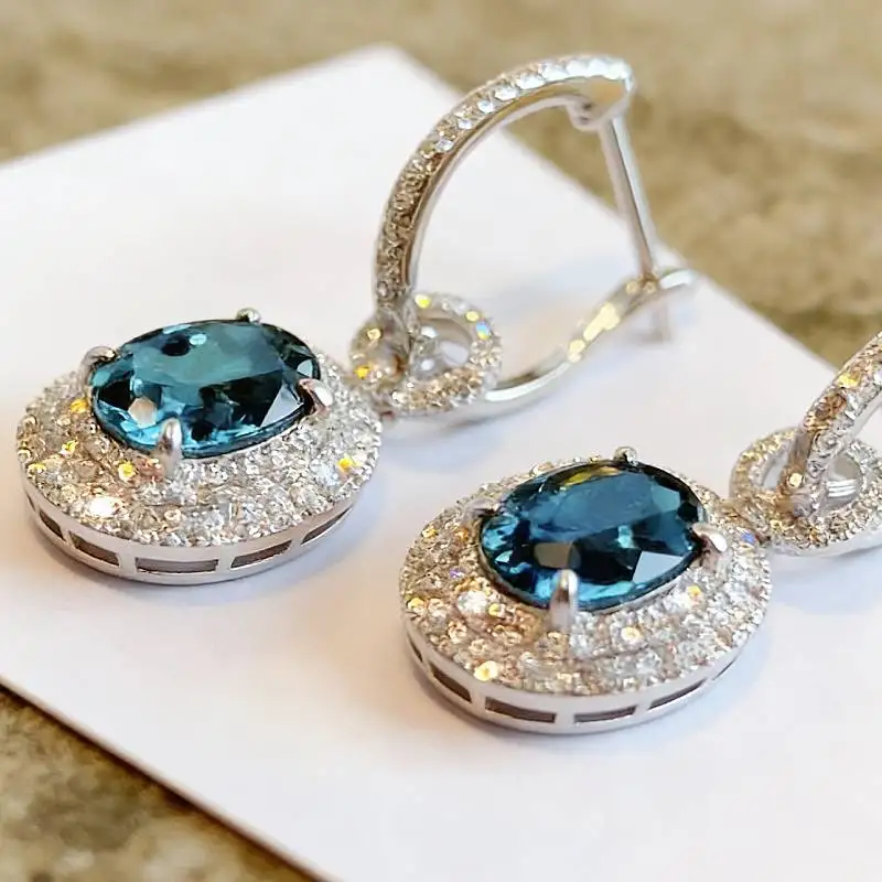 Huitan Elegante Damen-Ohrringe mit eingelegtem brillantem blauen Zirkonia, modisches Party-Accessoire, vielseitiger Hochzeitsschmuck für Damen