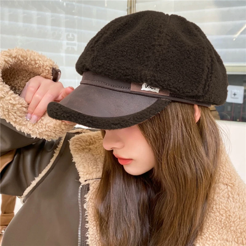 New Lamb Hair Octagonal Hat for Women's Korean Fashion Duck Tongue Hat with Plush Bud Hat, Fashionable British Retro Artist Hat