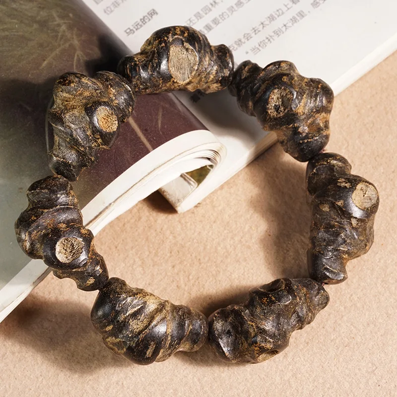 Dala Gan tree heartwood agarwood natural shape with rich fragrance and substantial texture, wooden gift bracelet Buddhi