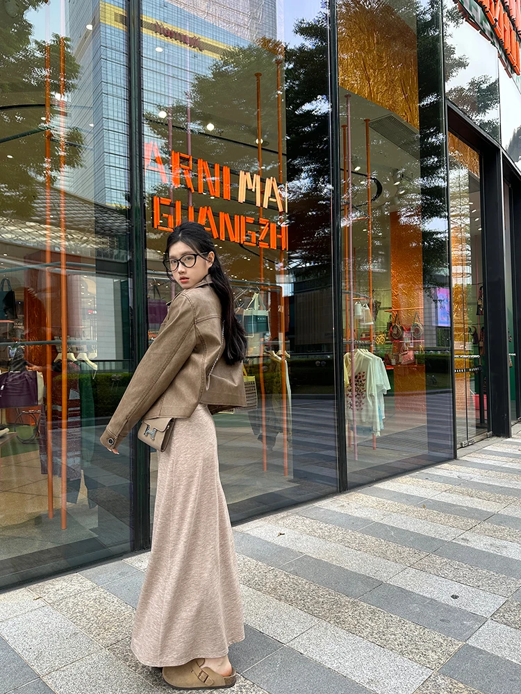 جاكيت جلد بني من YOKLASS، تصميم جديد 2025، طراز هونغ كونغ ريترو، مقاس صغير، مناسب للتنقل، قصة فضفاضة، أكمام طويلة