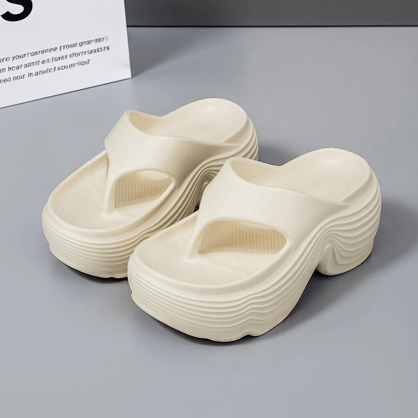 

2026 Summer New Women's Thick Sole Flip Flops Lightweight Anti‑Slip Wear‑Resistant EVA Beach Shoes Outdoor Casual Thong Slippers