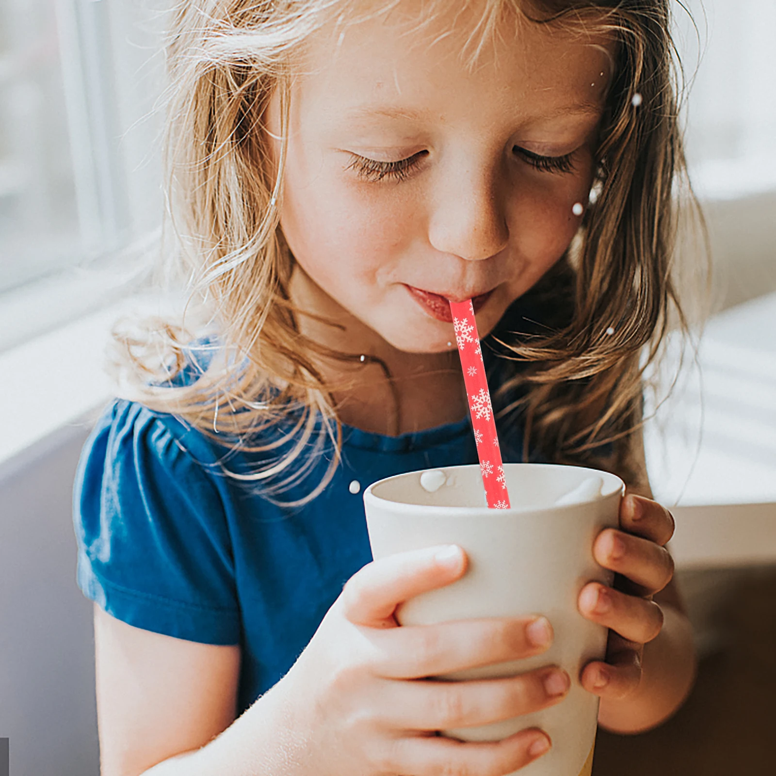 

200Pcs Christmas Paper Straws Xmas Party Supplies Disposable Drinking Straws Snowflake Tree Patterns Festival Straw