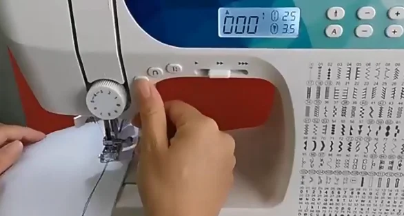Multifunctional househol Electric Lcd Display Sewing Machine 220V/36W Mute Thick Buttonhole Embroidery Sewing Machine