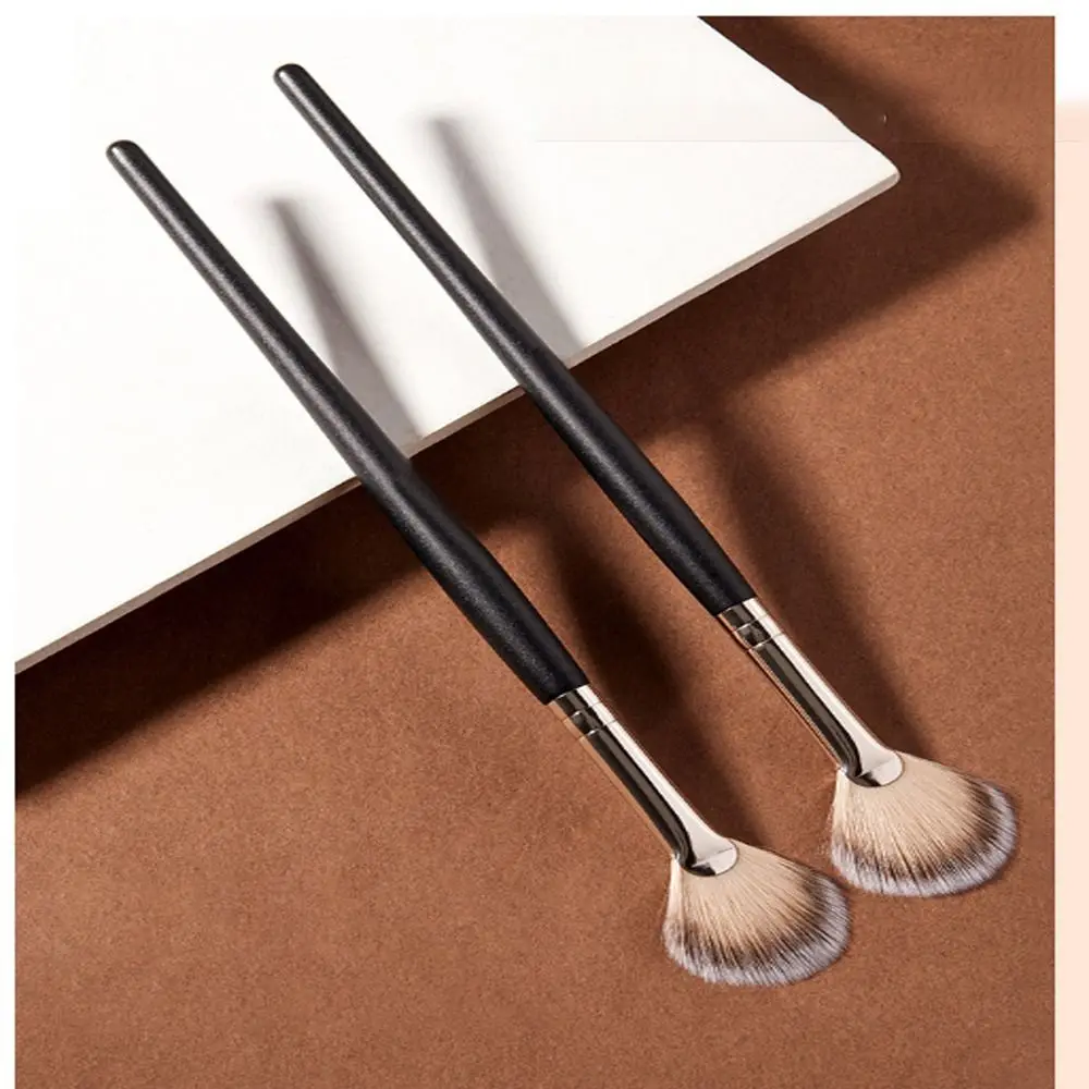 Strumento per il trucco Pennello per cipria in lana di fibra bionica Pelliccia morbida Pennello per evidenziatore per fard morbido Pennello per trucco Forniture di bellezza