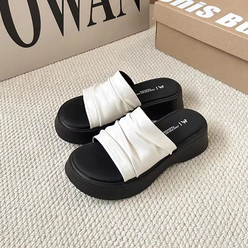 

Женские однотонные шлепанцы на толстой подошве, увеличивающие рост, морщинистые кожаные шлепанцы, крутые шлепанцы из мягкой кожи и губчатой подошвы