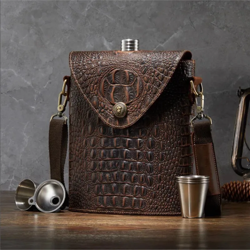 Thickened Large Capacity Wine Bottle 316 Stainless Steel Portable With Thickened Leather Cover Capacity 5 Pounds Wine Pot ZI592