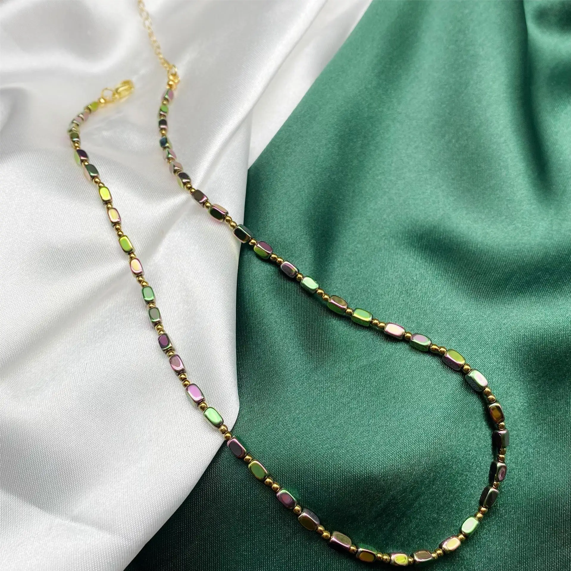 

New black gallstone light luxury niche women's necklace design sense versatile personality collarbone chain