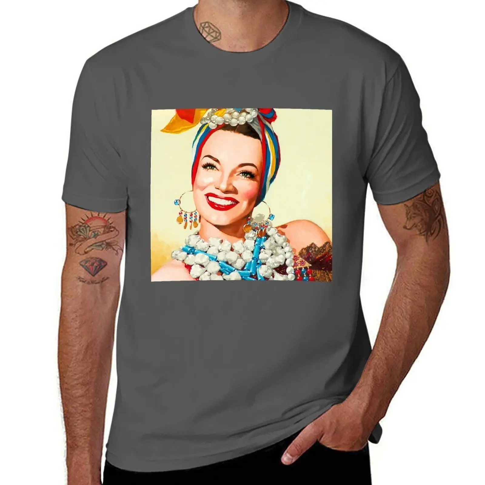 Camiseta com pintura de Carmen Miranda, camiseta para trabalho de construção