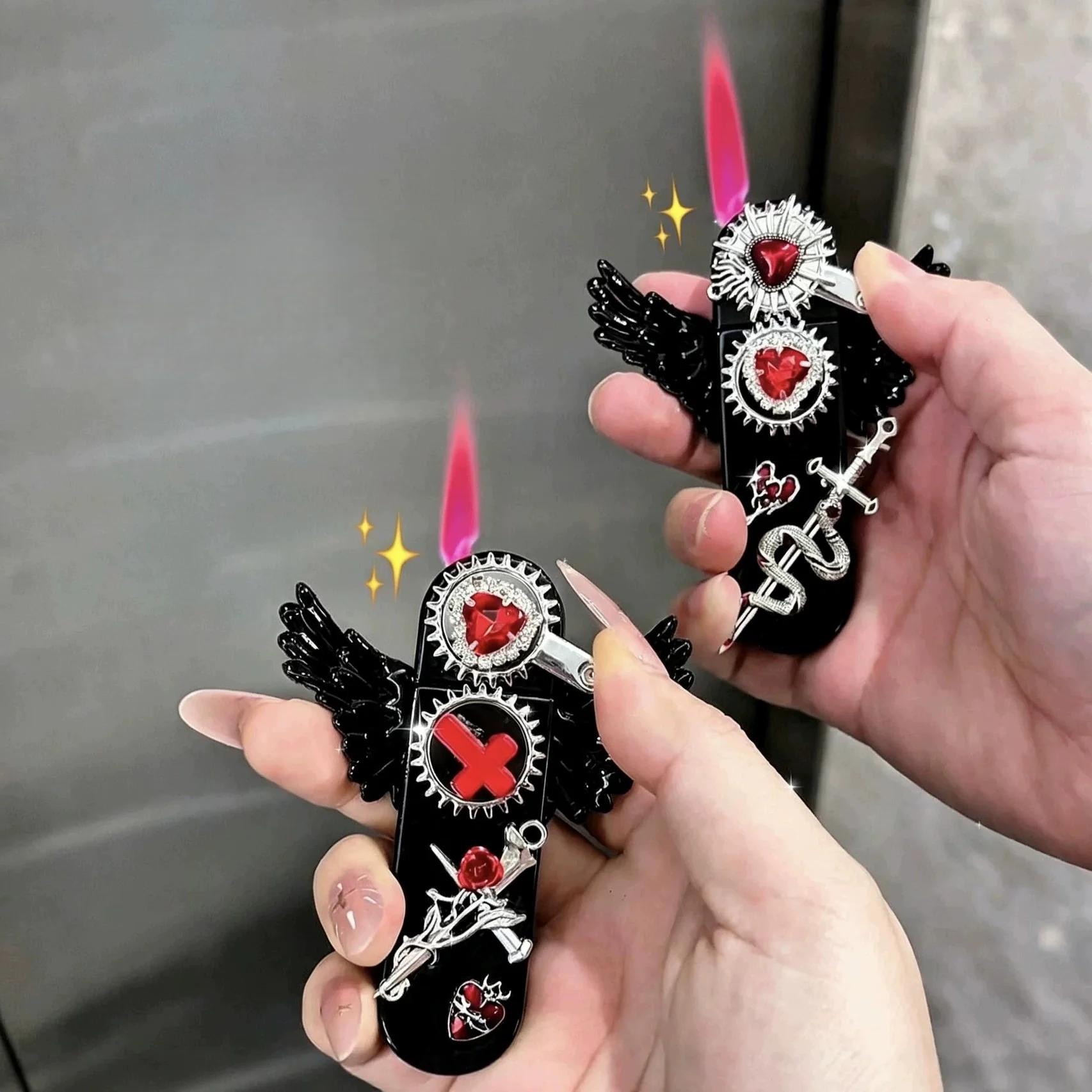 

Fashionable Original Handmade Gothic Style Inflatable Lighter with Swing Arm Gear High Beauty Powder Flame Direct Charge Lighter