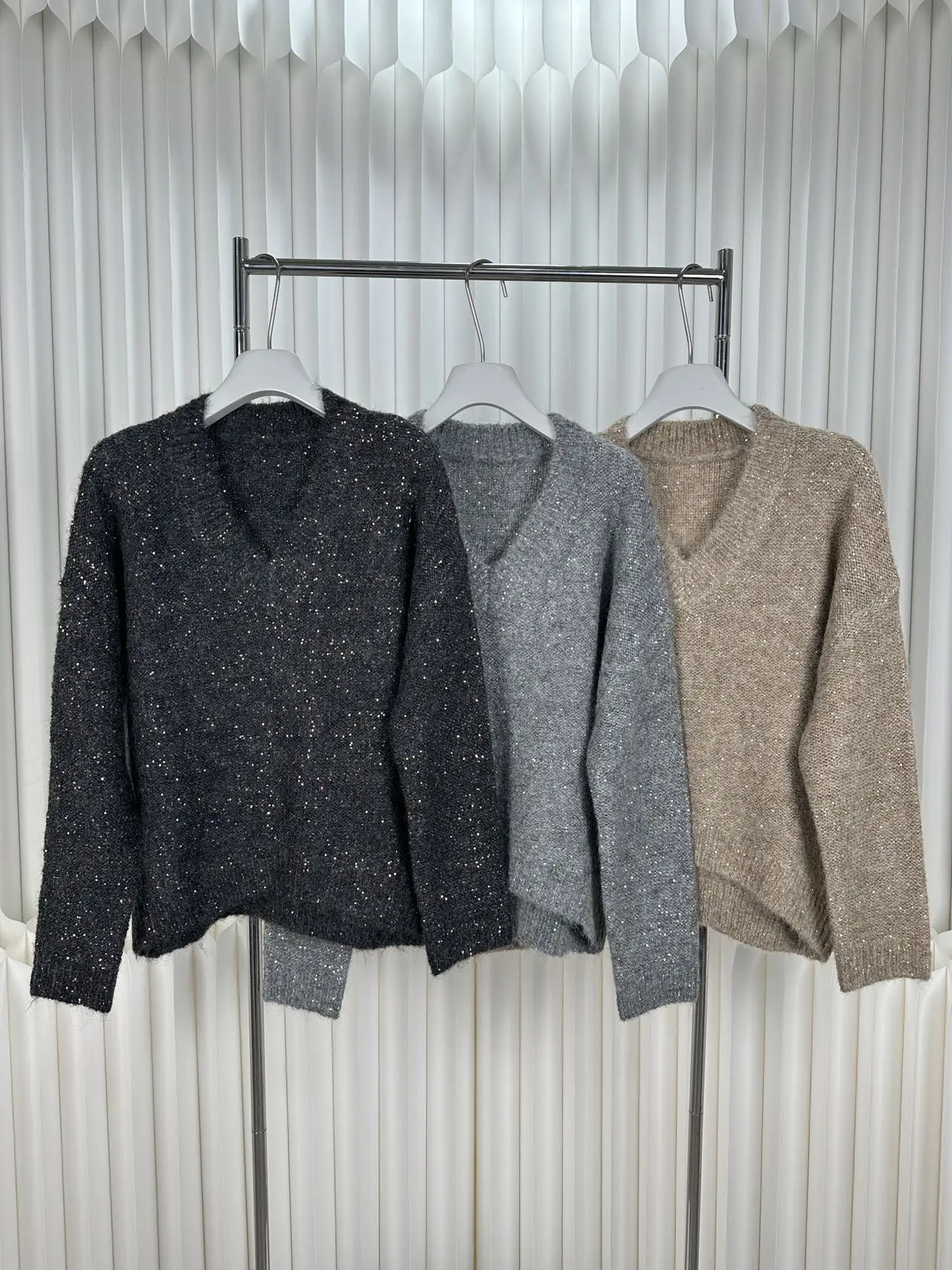 

Glitter Knit Pullover for Women V‑Neck Long‑Sleeve Loose‑Fit Casual Sweater