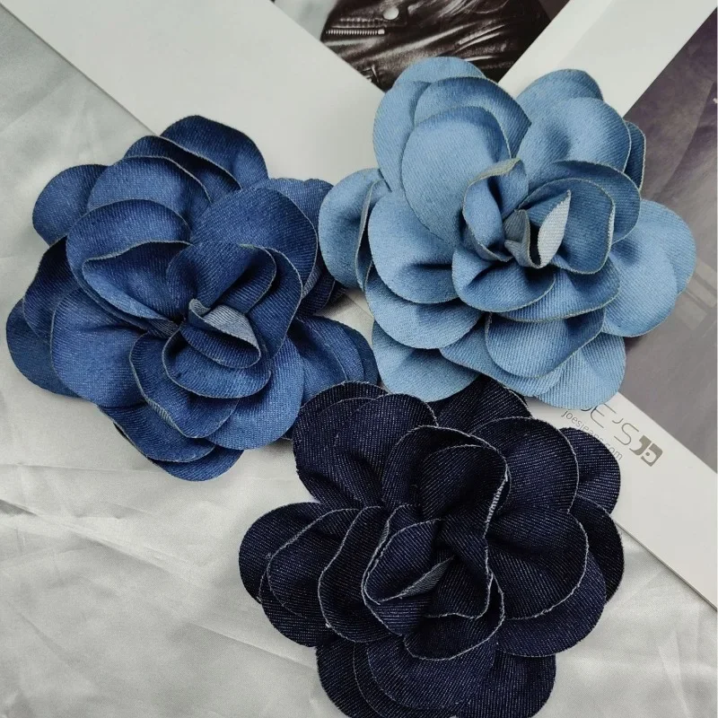 Broche à fleurs en Denim en tissu fait à la main pour femmes, broches de luxe à la mode, Corsage, Badge de fête de mariage, accessoires pour vêtements, décoration