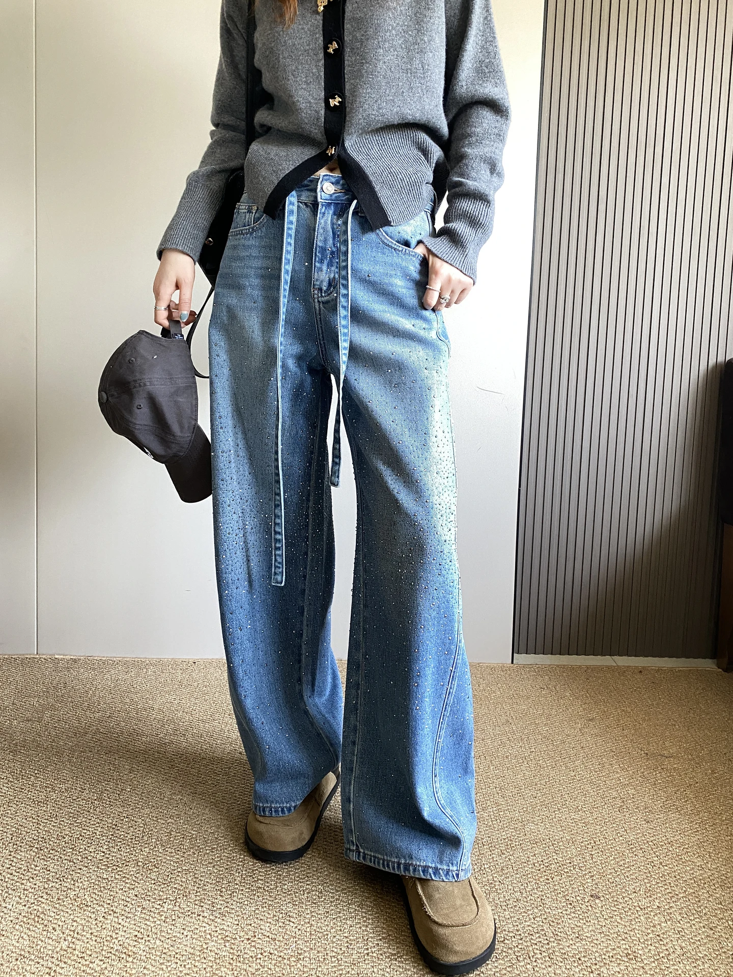 

Джинсы женские с высокой талией и широкими штанинами, весенние, новые, стройнящие, длиной в пол, с эффектом «ножа», из денима, со стразами, повседневные, стильные