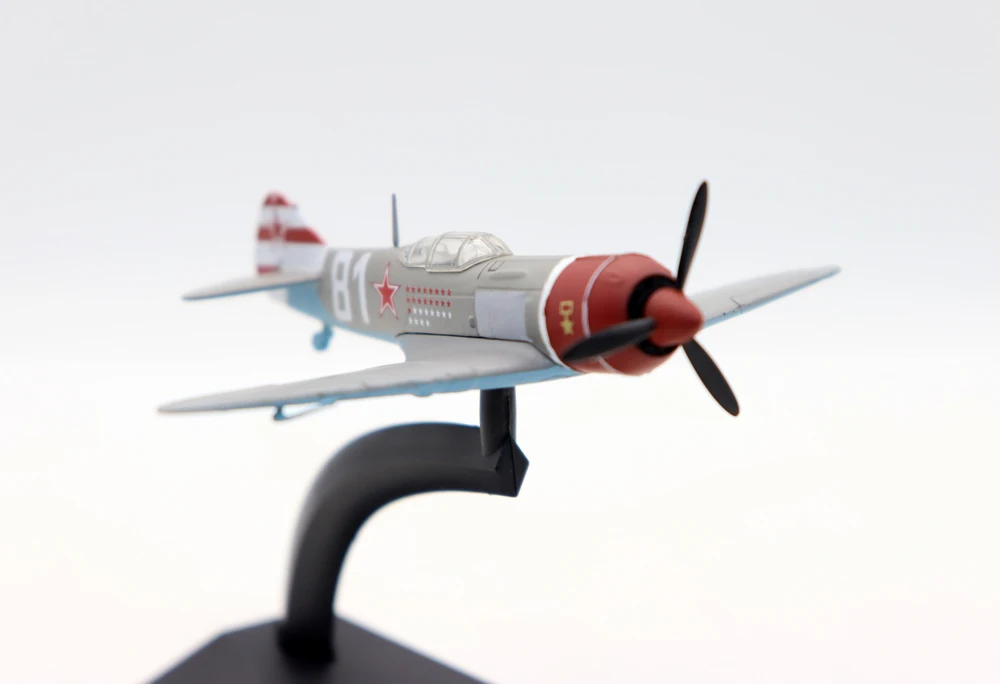 New 1/100 scale USSR LA-7 Fighter Diecast+Plastic Alloy simulation model aircraft for collection gift