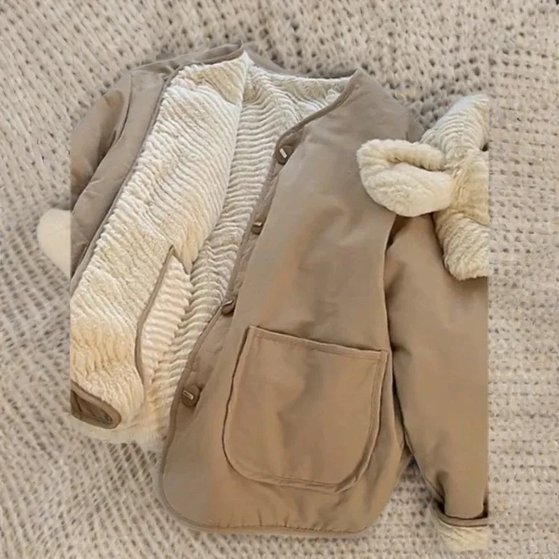 Jaket Tebal Retro Hangat Warna Khaki Desain Vintage Sederhana Kancing Tunggal Beludru Serbaguna Jaket Katun