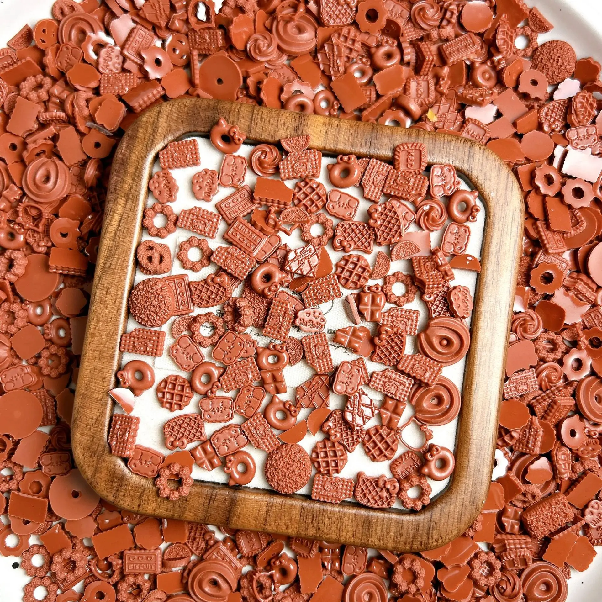 

Chocolate Resin Charms Assorted Fake Cookies Embellishments Mixed Bulk Eating Playing Figures Luminous Cartoons Nail Decoration