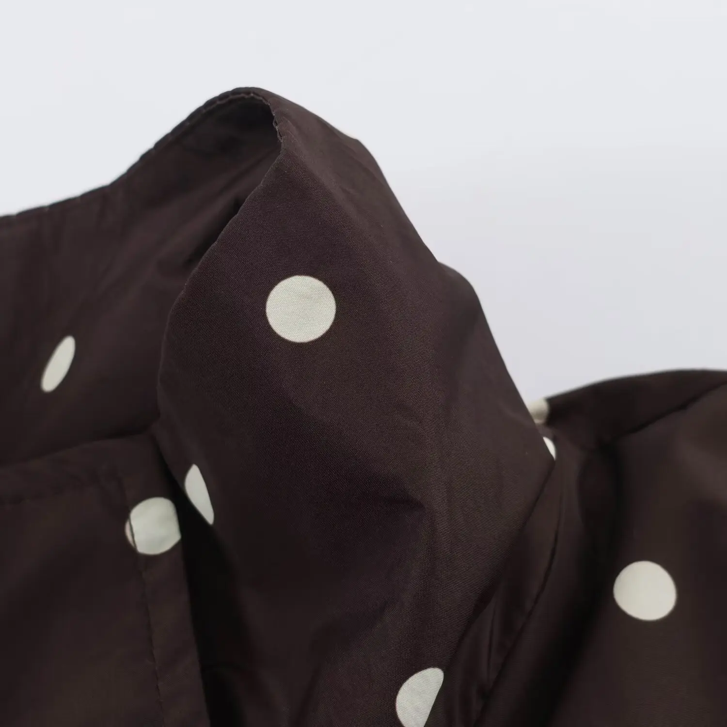 BSAY Damen Bomberjacke mit Polka-Dot-Print, kurz geschnitten, Stehkragen, elastische Ärmelbündchen, lange Ärmel, lässiges Design mit Taschen, kurze Oberbekleidung. – Detail 17