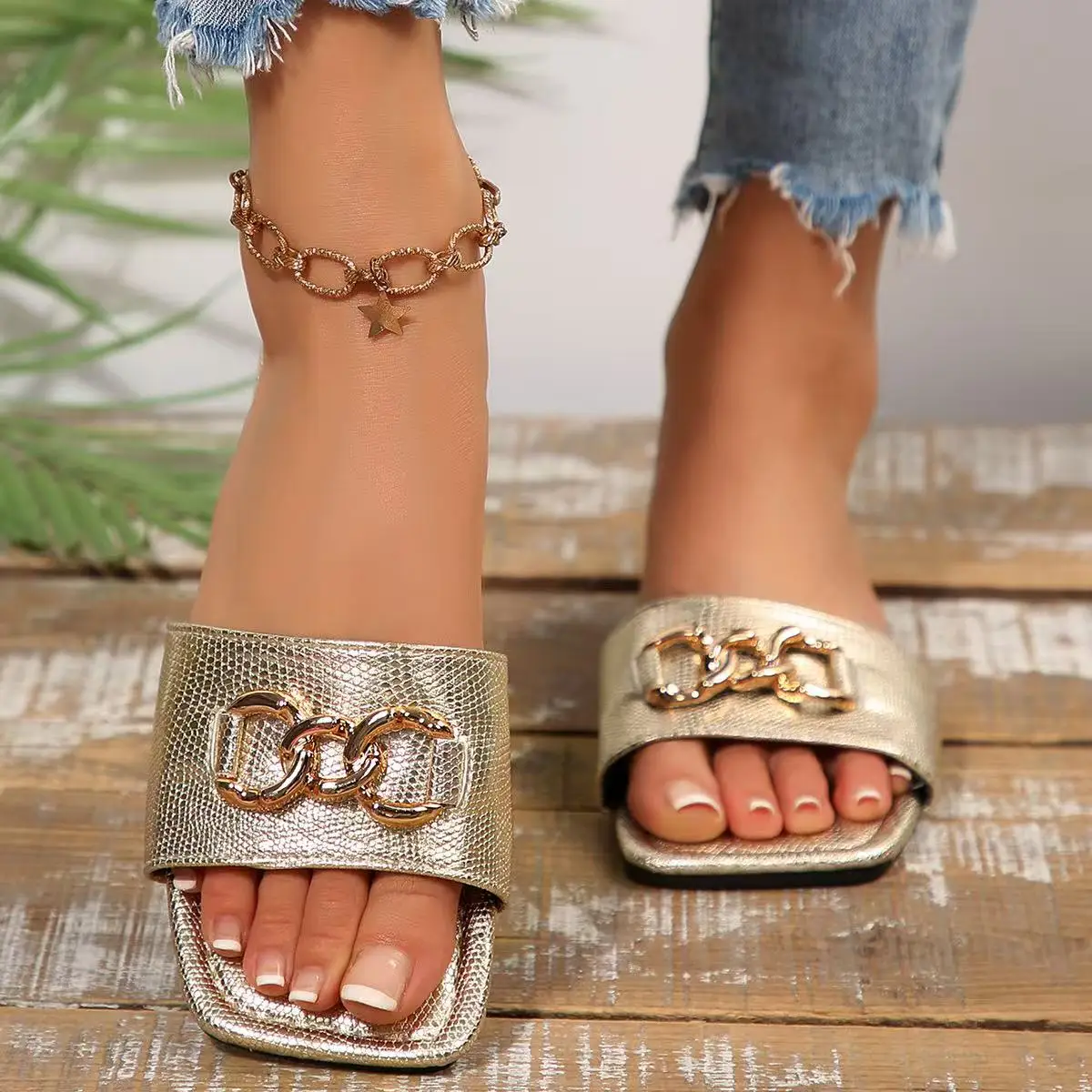 Women Slippers 2025 New Fashion Slippers Square Toe Chain Slippers Metal Decoration Flat Sandals Beach Casual Shoes Slides Women