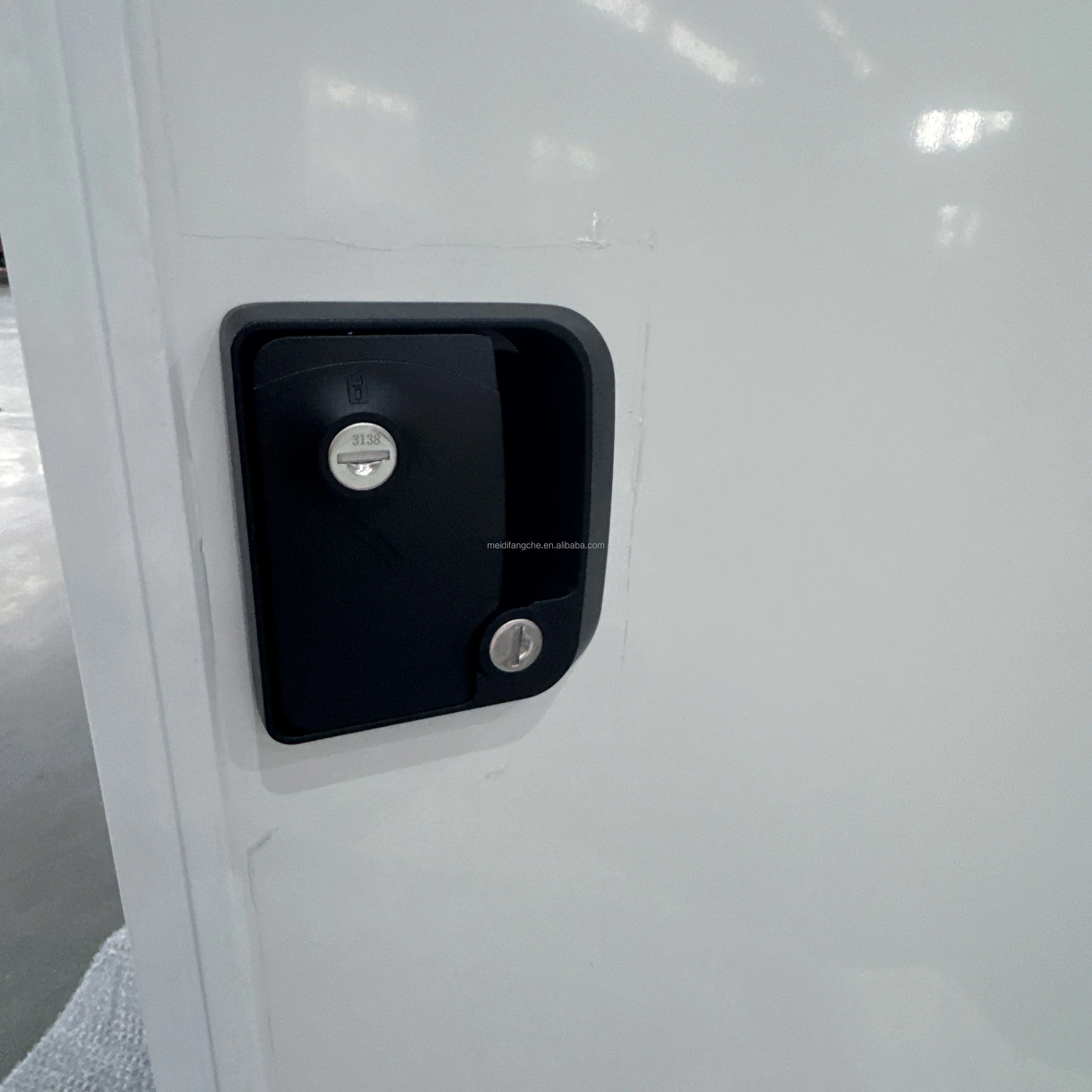 قوي للغاية لوحة ألومنيوم دمعة السفر مقطورة الباب مع شاشة الحشرات للقافلة RV ECE معتمد