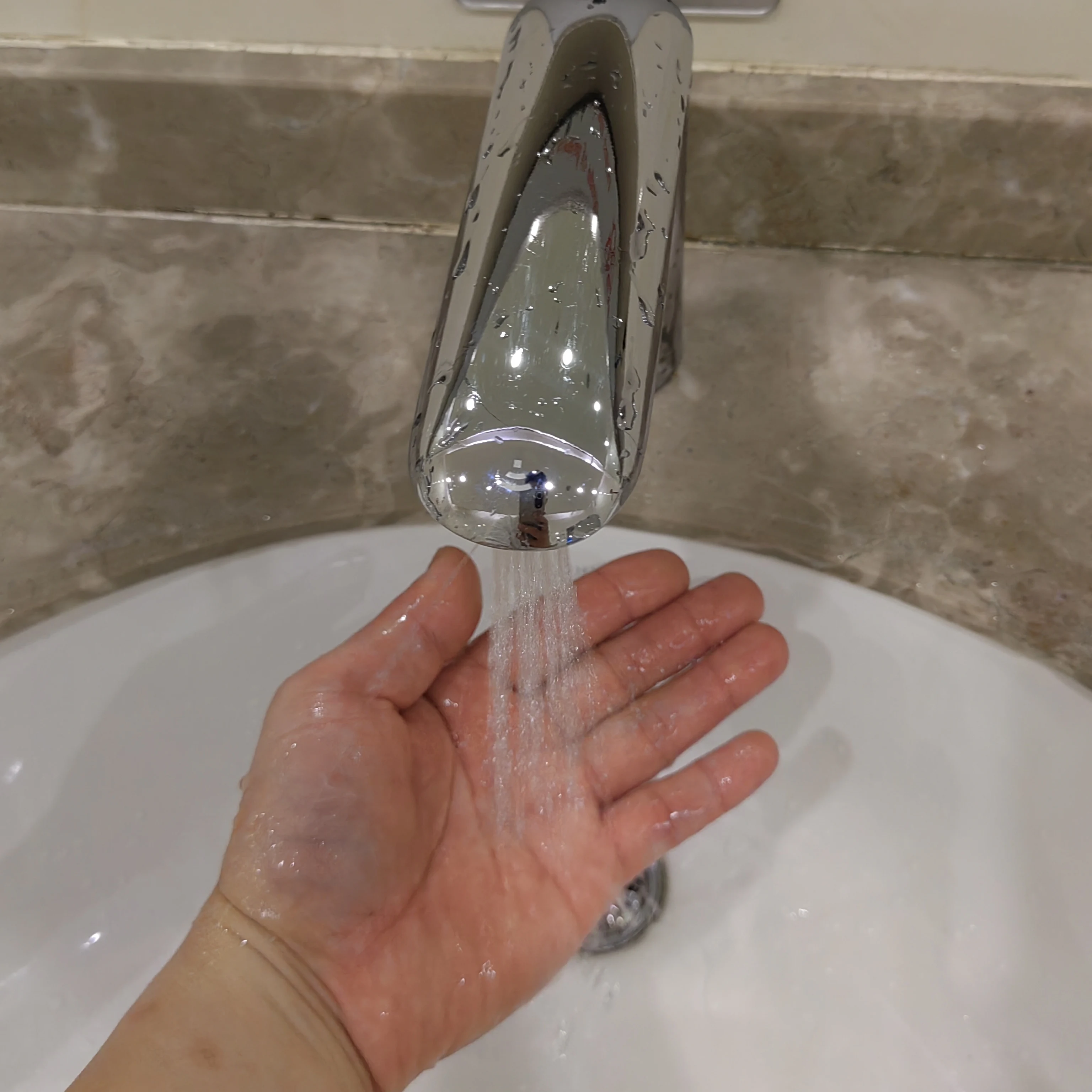 MTTUZK Deck Mounted Brass Plating Chrome Automatic Sensor Faucet Bathroom Basin Touchless infrared Faucet Hot Cold Sensor Taps