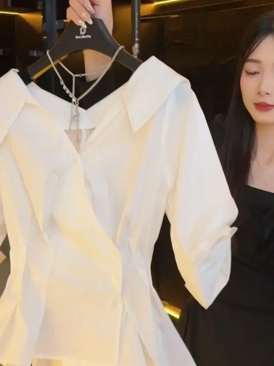 Chic Unique ort Sve irt Women's 2025 Summer New Small Design Sense Pleated Waist V-ne Top Korean Sle Slim Fit