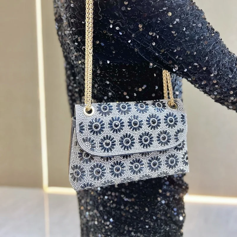 2025, neue schicke Luxus-Glitzer-Handtasche für Damen, Abend-Clutch, modisch, zart, mit Nieten besetzt, Diamant-Partytasche, Damen-Ketten-Umhängetasche