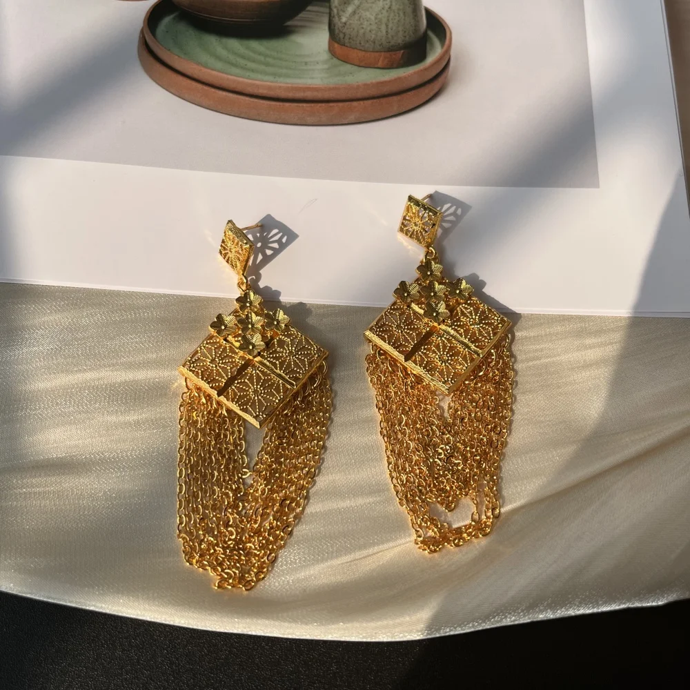 أقراط متدلية فاخرة بشراشيب دبي أنيقة من النحاس المطلي بالذهب عيار 24 قيراط للنساء مجوهرات الزفاف الهندية هدية رمضان