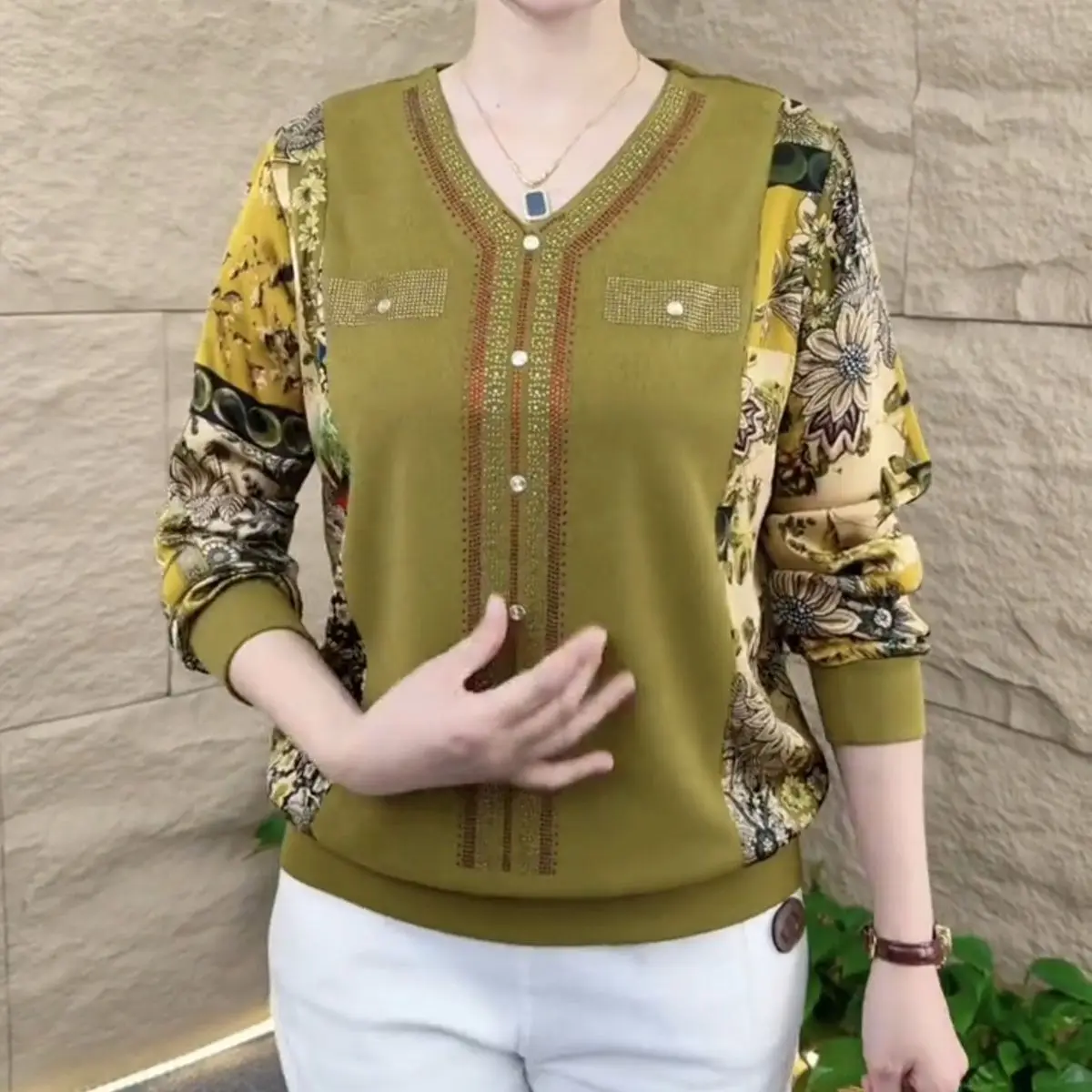

Loose Long Sleeve V-Neck T-Shirt Women's Casual Style Polyester Fiber Thin Autumn New Style Mom Clothes Cover Belly Slimming
