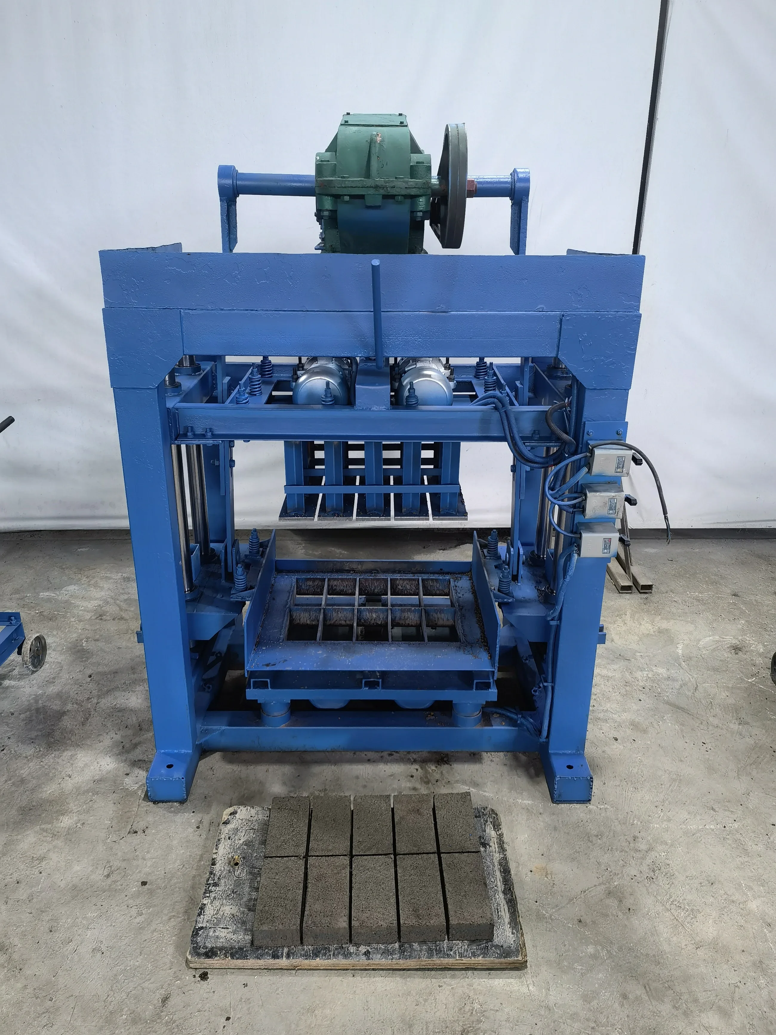 Manual Hydraulic Press Concrete Block Machine No Electricity Needed Cement Brick Maker for Off-Grid Rural Construction